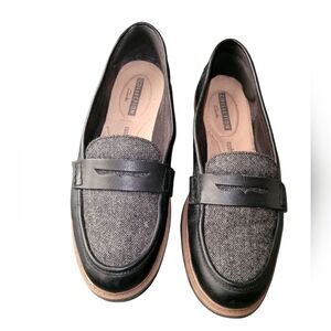 Clarks Black and Gray Flats with Penny Loafer Style